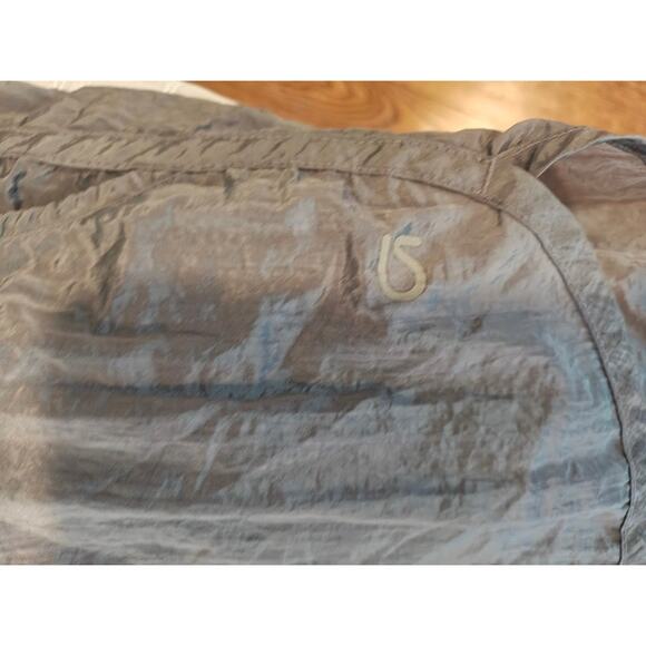 GapFit Women XL G Sprint Mid-Rise Dry Wicking Running‎ Shiny Gray Shorts Pockets - Picture 3 of 7